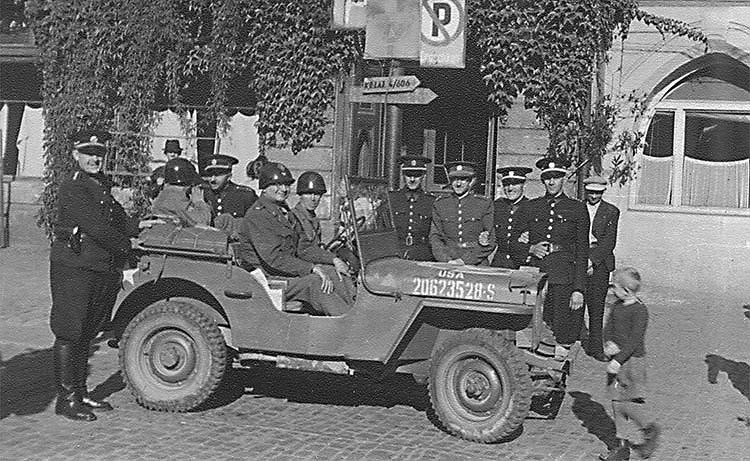 Osvobození Českého Krumlova 1945, odjezd velení americké armády