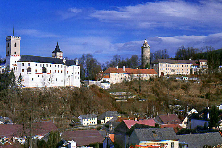1350bHrad Rožmberk nad Vltavou, Horní a Dolní hrad