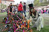 Decoration and erection of the maypole 